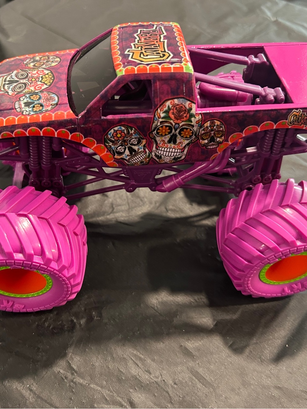 Calavera Monster Jam  Truck Toy - Pink  Skull Design - Picture 3 of 8
